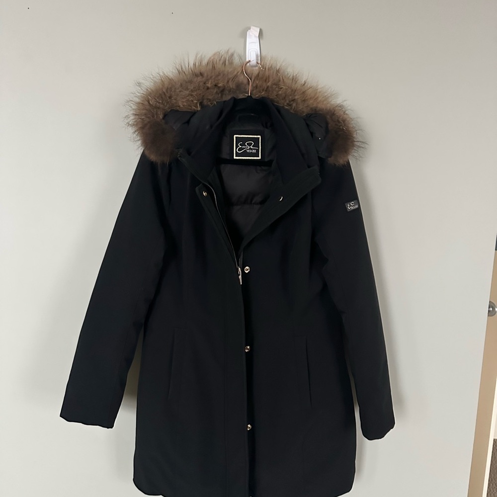 Puffer. Never used without tags.
Removable hood